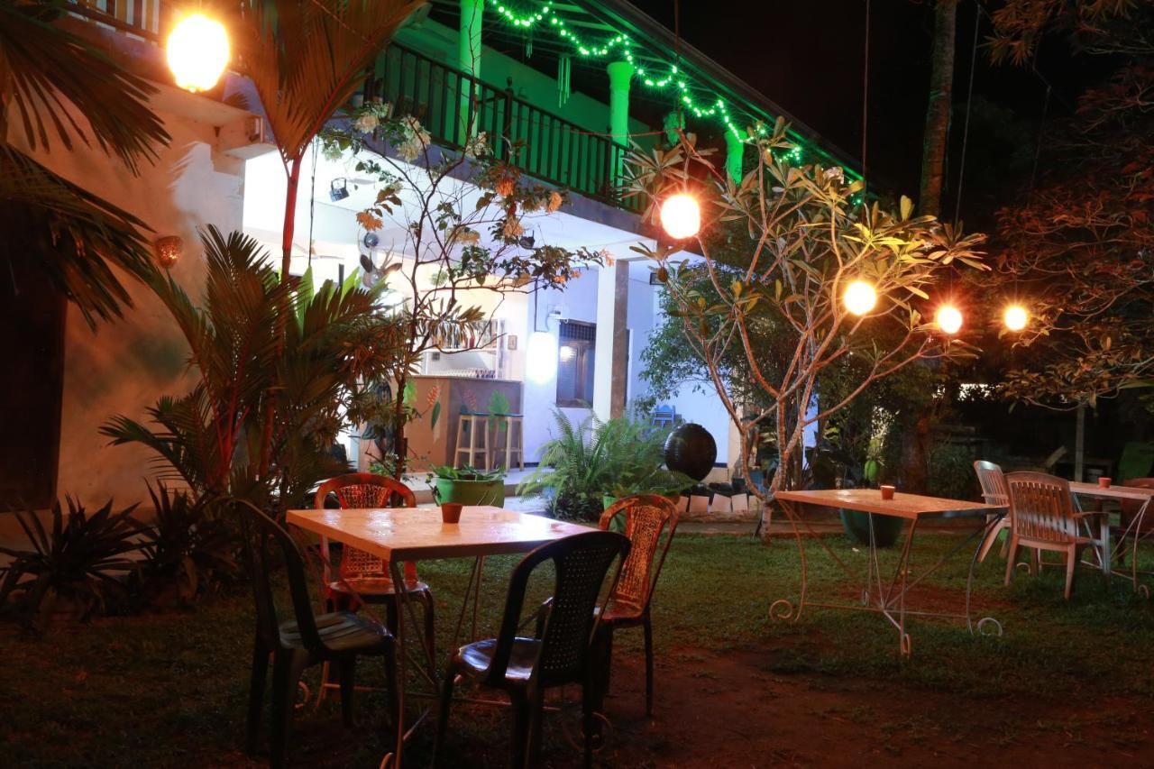 Pearl Villa Rooms And Hostel Unawatuna Exterior photo
